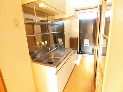 【その他】 | ロイヤルコーポ愛隣 | 約２．５帖のキッチンスペース。