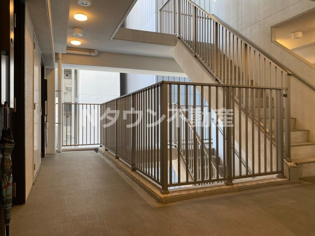 【ロビー】 | プレサンス大曽根駅前ファースト | 落ち着いたロビーです