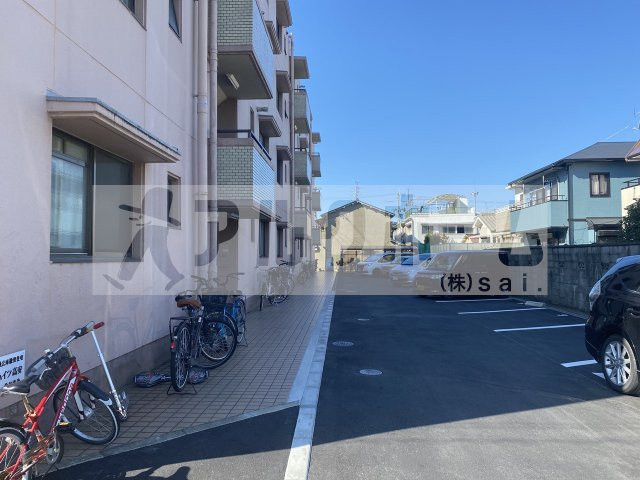 サンハイツ高安の駐車場