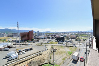 【展望】 | バルコニーからの気持ちのいい眺望♪ 7階なので見晴らしは良好で、毎日大きな空を眺められます