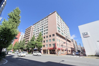 【外観】 | 博多駅まで徒歩9分の好立地。通勤通学に便利なのはもちろん、休日のショッピングも気軽に楽しめますね♪