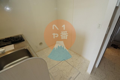 【その他】 | グランステラ | ネット無料。キッチンの冷蔵庫置き場です。
