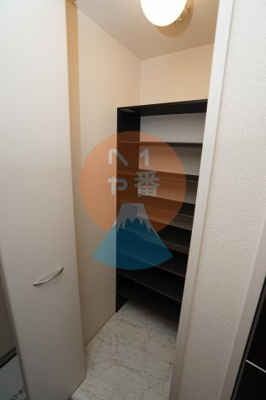 【その他】 | グランステラ | ネット無料。うれしい収納棚付きでお部屋がスッキリしますね。
