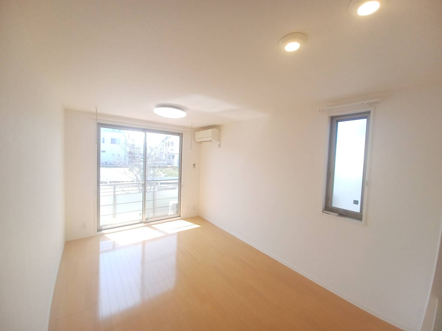 メゾンルチアの居間・リビング