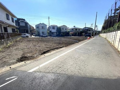 【前面道路含む現地写真】 | ◆開放感抜群！三方角地含む2区画売地◆綾瀬市上土棚北2丁目／建築条件無し売地 | 区画②：80㎡／必要以上に建物ボリュームが必要なければ、こちらの整形地区画がお勧めです！多少コンパクトですが、その分価格も抑えられているので資金計画も組み立てやすい物件です☆