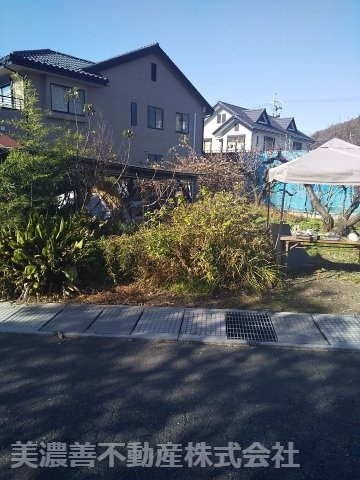 ５４３２９　岐阜市長良西山前土地の前面道路含む現地写真