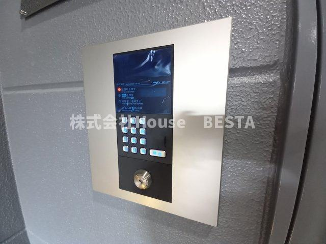 ロジェ新開地のエントランス