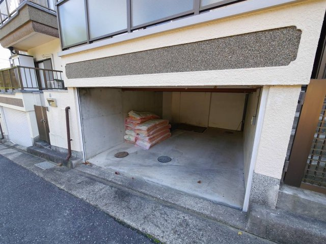 長者町　貸家の駐車場|一番低い所で148センチ前後です。現地サイズ要確認ください。