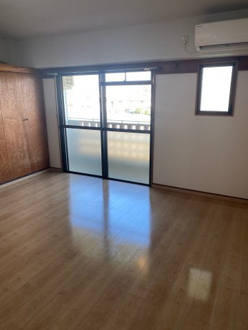 シャローム山城の洋室
