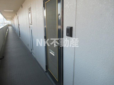 【玄関】 | アルブル（荒本賃貸） | きれいな玄関です