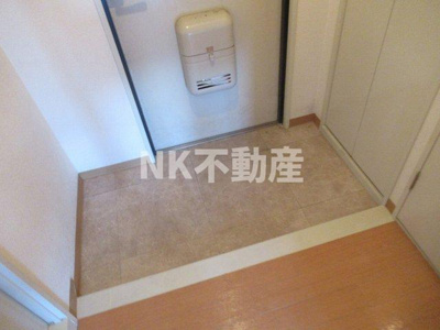 【玄関】 | アルブル（荒本賃貸） | 収納もある玄関です