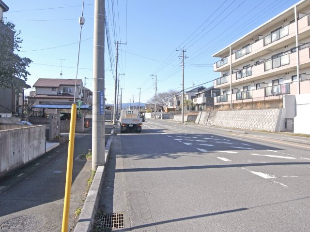 比企郡滑川町月の輪４丁目 土地５２坪の前面道路含む現地写真
