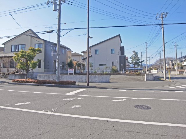 比企郡滑川町月の輪４丁目 土地５２坪の前面道路含む現地写真