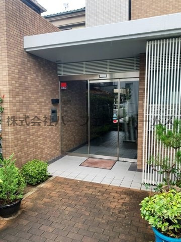 ライズアップ西尾のエントランス|落ち着いたエントランスです