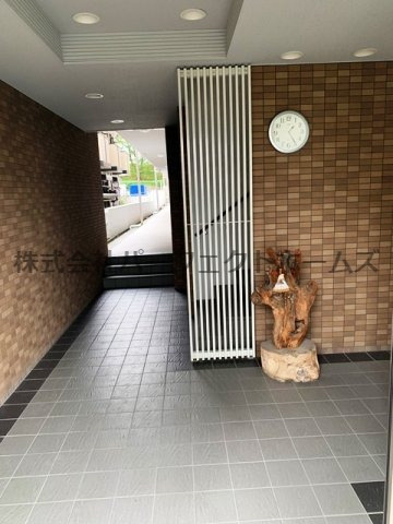 ライズアップ西尾のロビー|ゆとりのあるロビーです