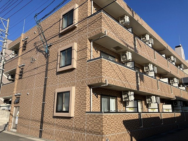 ファミーユ小白川の外観