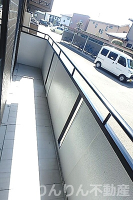 【バルコニー】 | コスモタウンH | バルコニーからの眺めを楽しみながら食事をしませんか