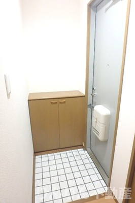 【玄関】 | コスモタウンH | 明るい玄関です