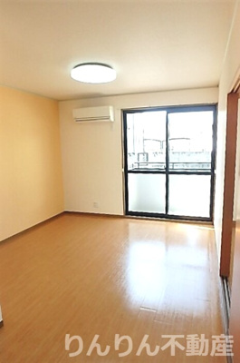 【居間・リビング】 | コスモタウンH | ゆったり過ごせるリビングです