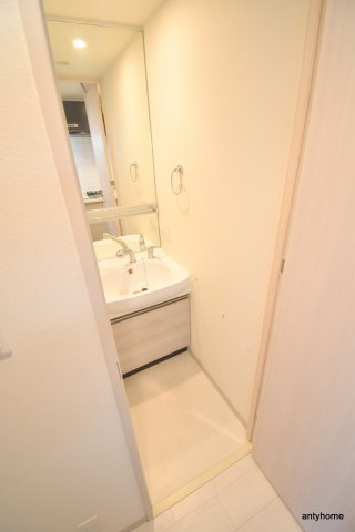 ララプレイス　ザ・大阪リヴァージュ　仲介手数料無料の洗面所