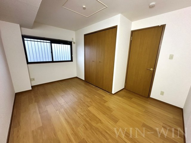 ハイム牛川通の洋室