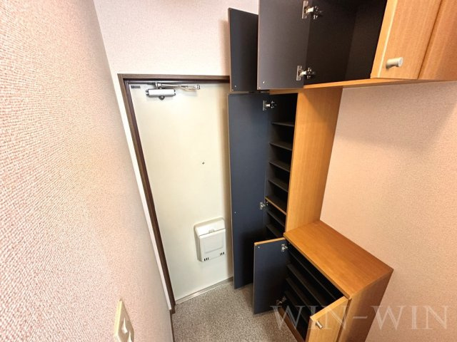 ハイム牛川通の玄関