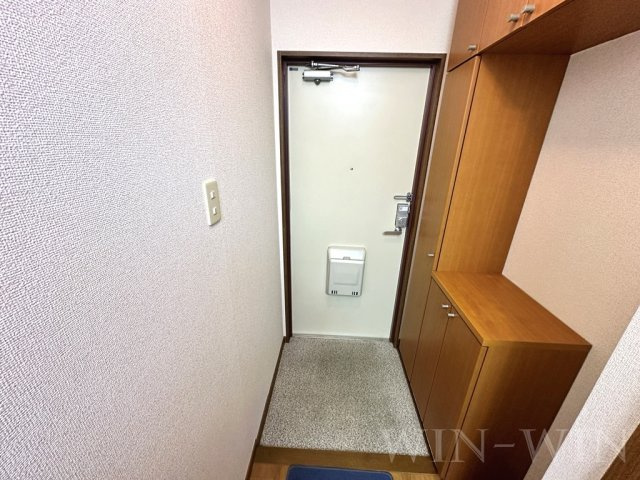 ハイム牛川通の玄関