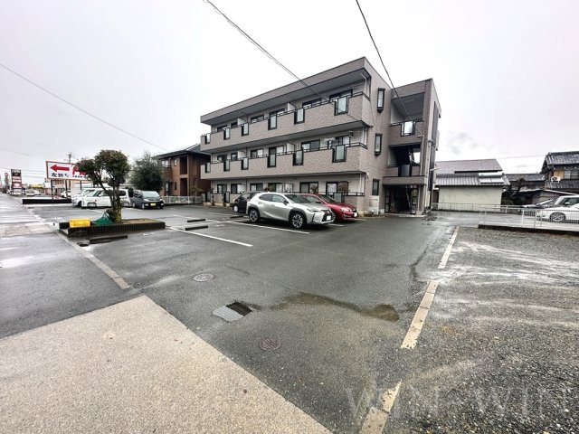 ハイム牛川通の駐車場