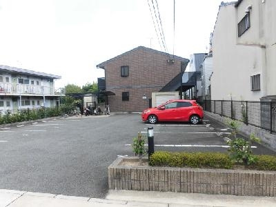 アムールKuraganoの駐車場