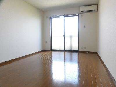 アムールKuraganoの居間・リビング|洋室