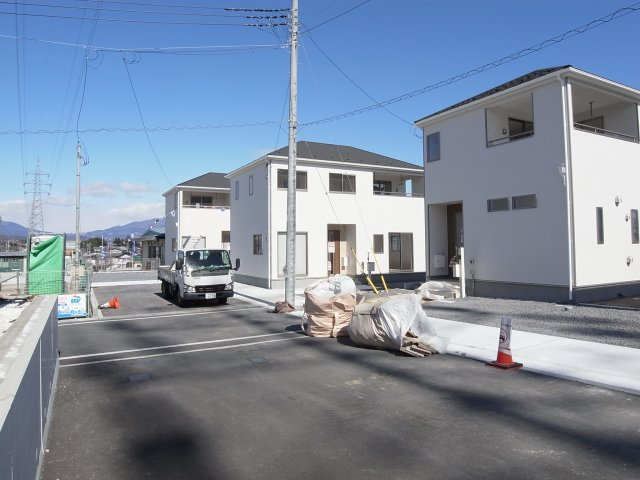新築　吉岡町南下第6　クレイドルガーデン　2号棟の前面道路含む現地写真|現地写真　西側道路