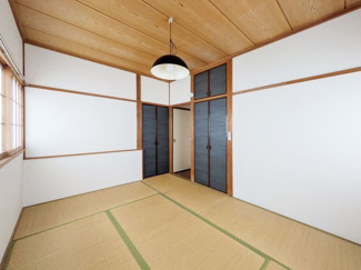 【和室】 | 塚原住宅 | 和室にはたっぷりとした収納スペースがあります