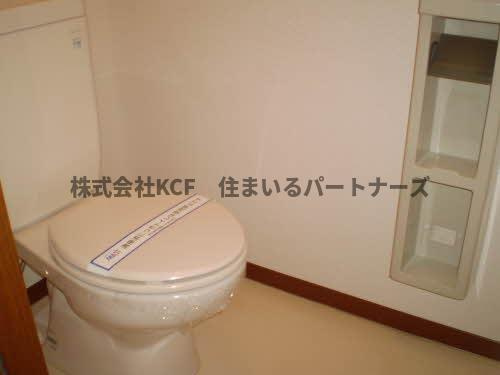 クレースモールA棟のトイレ|落ち着いた色調のトイレです