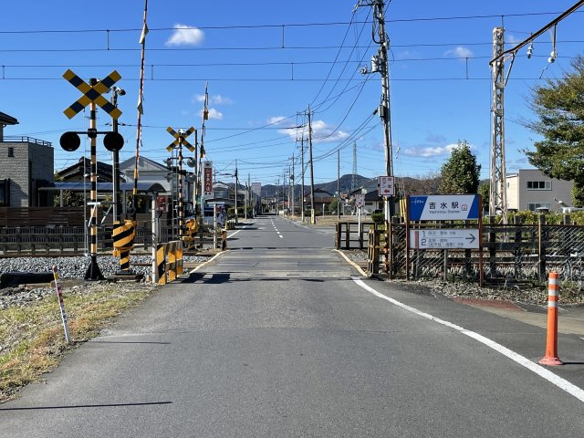 佐野市新吉水町 売地の周辺|踏切　※線路の手前、右側が物件です