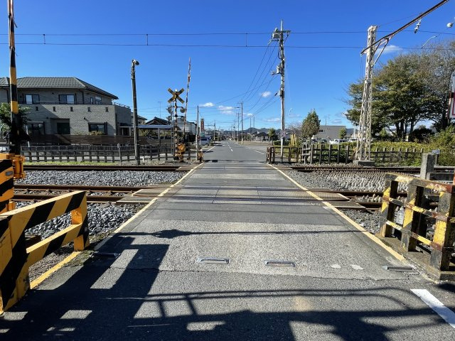 佐野市新吉水町 売地の周辺|踏切と線路
