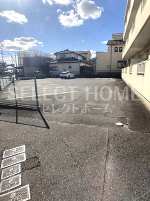 【駐車場】 | 下堤ハイツ | 駐車場があるので、車を買う予定の方も安心です
