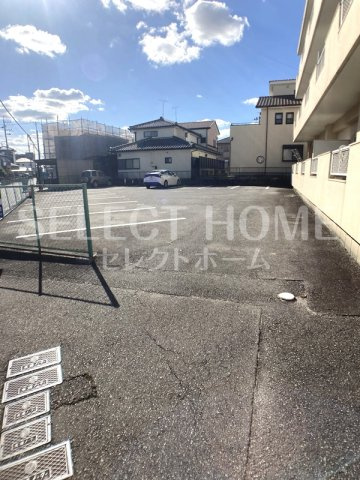 【駐車場】 | 下堤ハイツ | 駐車場があるので、車を買う予定の方も安心です