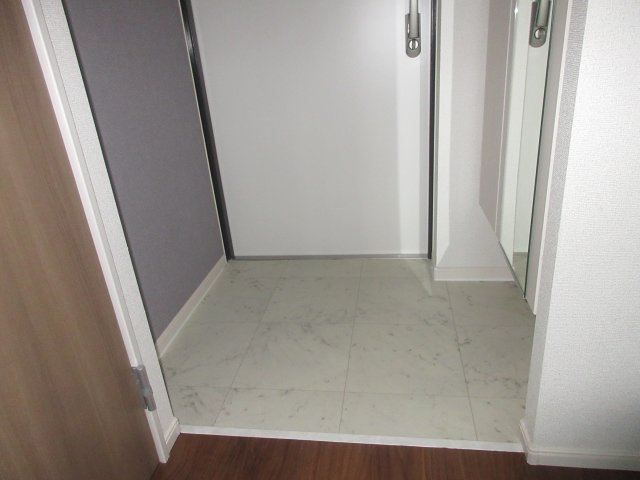 エムライズ大観町の玄関