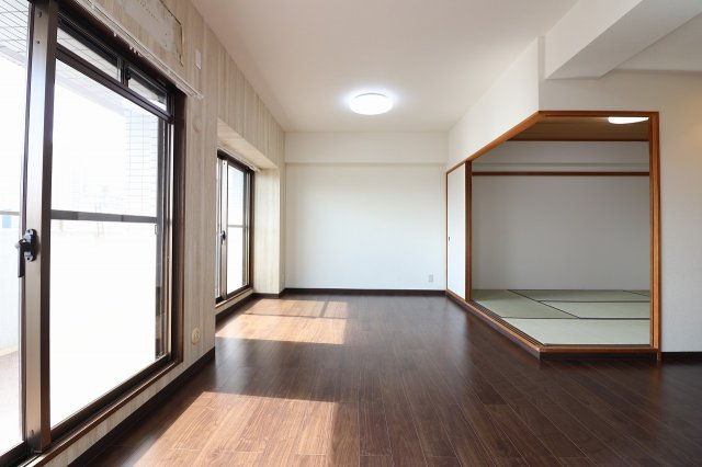 【居間・リビング】 | パードレ関目 | ゆったり過ごせる居間です
