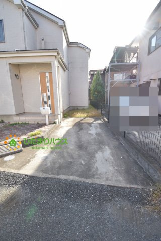 西区水判土　中古一戸建ての駐車場