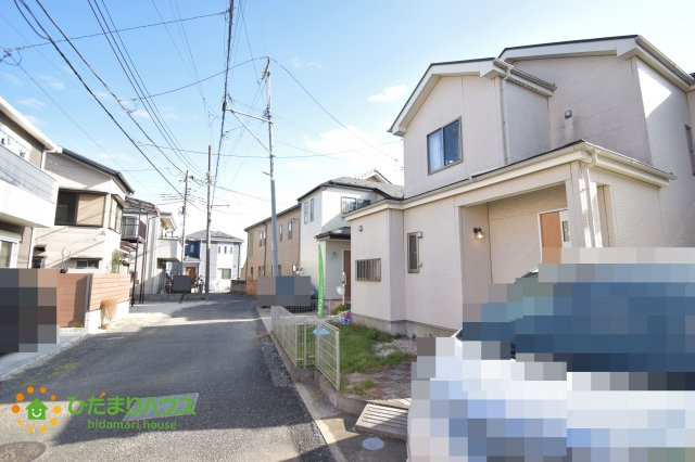 西区水判土　中古一戸建ての前面道路含む現地写真