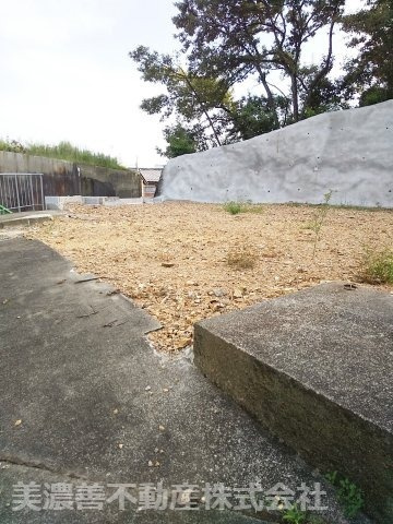 ５９８１６　岐阜市上加納山土地の外観
