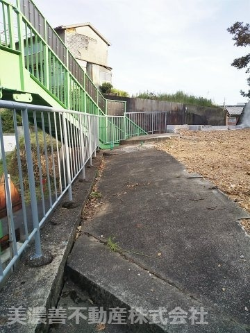 ５９８１６　岐阜市上加納山土地の外観