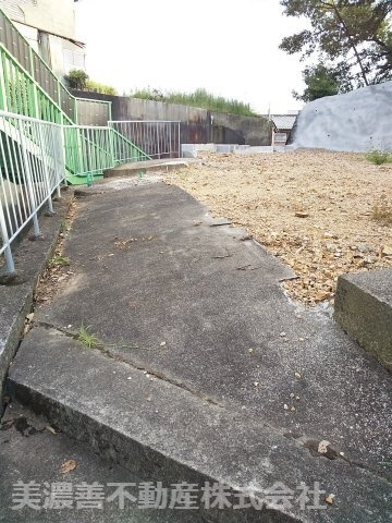 ５９８１６　岐阜市上加納山土地の外観