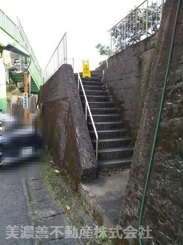 ５９８１６　岐阜市上加納山土地の外観