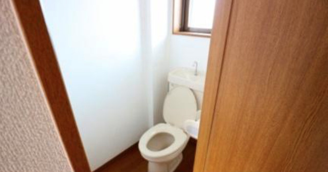 コーポベルヴュー【キャッシュバック対象物件】のトイレ|清潔感のあるトイレです