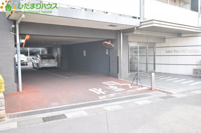 レクセルプライム宮原の駐車場