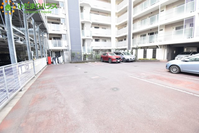 レクセルプライム宮原の駐車場