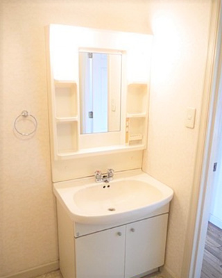 【洗面所】 | ルミエール大善寺 | 広い洗面スペース