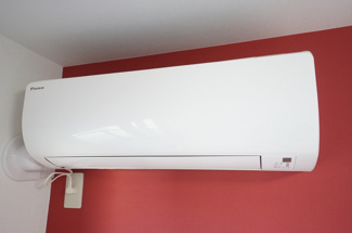 【設備】 | グラッツェ櫻乃邸 | リビングにはエアコン付です。窓はペアガラスを採用。断熱効果を高め、優れた遮音効果を発揮します。